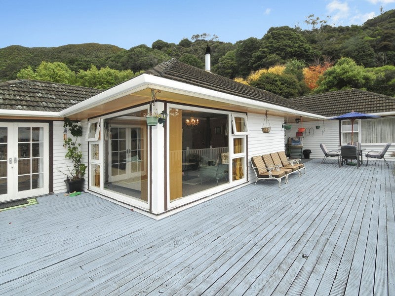 227 Whites Line, WAIWHETU, LOWER HUTT - Carousel 1