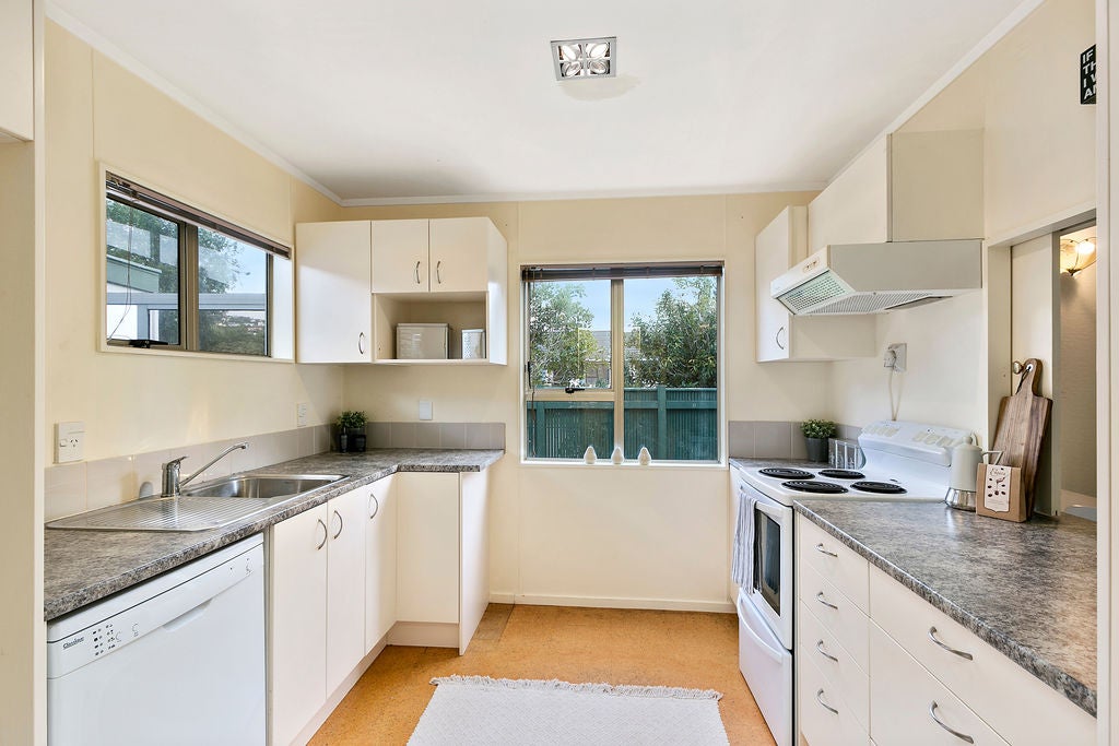 42 Wingfield Place, Churton Park, Wellington - Carousel 2