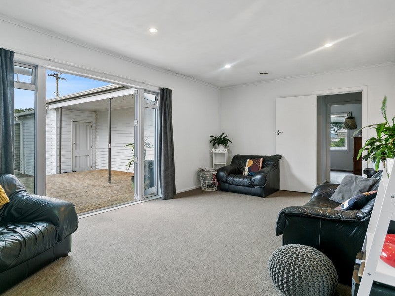 1/8 Hinemoa Avenue, Taupo, Taupo - Carousel 1