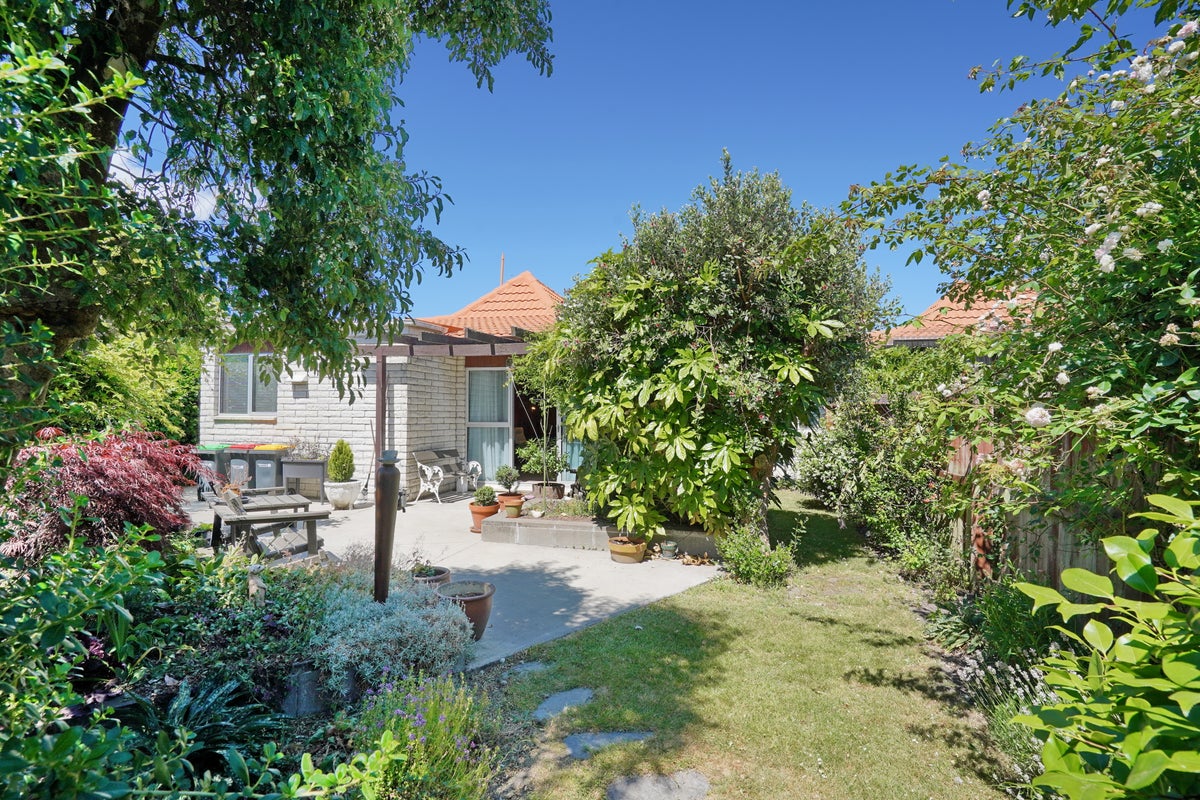 2/9 Larkhill Place, Russley, Christchurch - Carousel 1