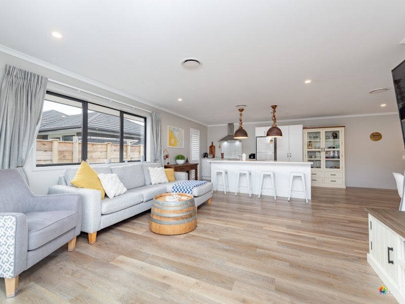 9 Shearwater Lane, Whitby, Porirua - Carousel 2