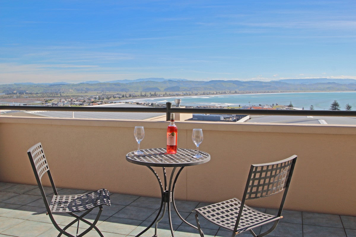 4/14 Lambton Road, Hospital Hill, Napier - Carousel 2
