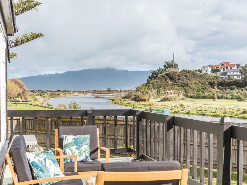 21 Makora Road, Otaihanga, Paraparaumu - Carousel 1