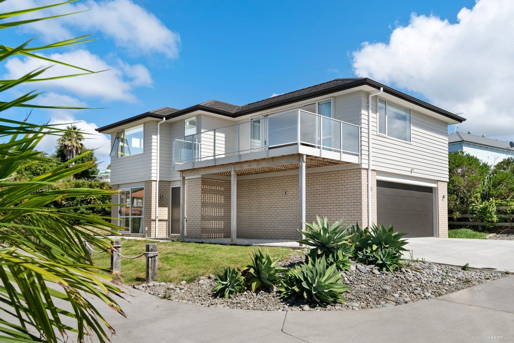 1051A Whangaparaoa Road, Tindalls Beach, Whangaparaoa - Carousel 2