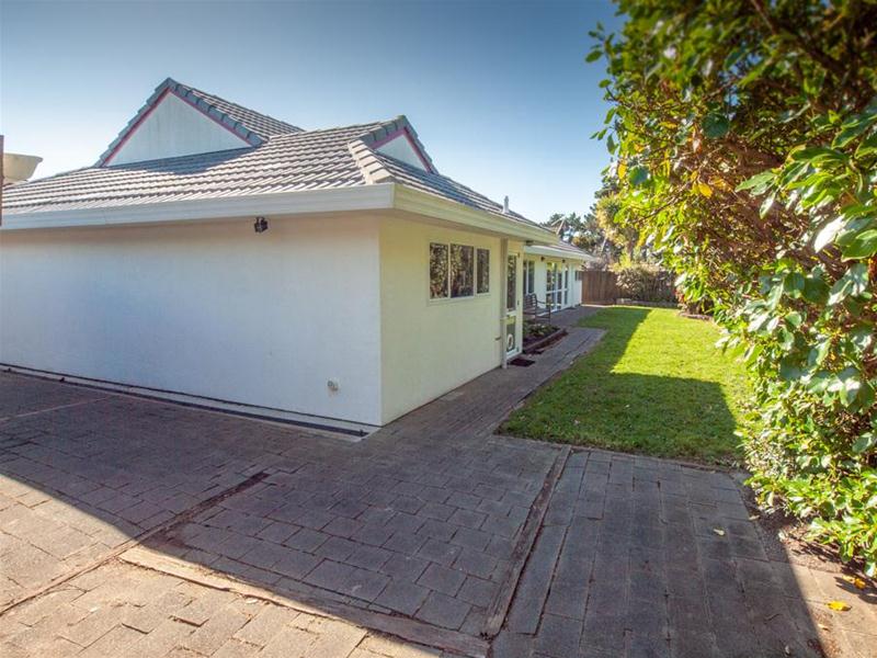 13 Ronald Woolf Place, Churton Park, Wellington - Carousel 20