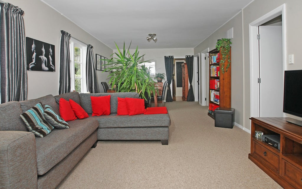 140 Severn Street, Island Bay, Wellington - Carousel 2