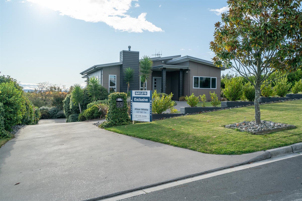 35 Magnolia Rise, Waipahihi, Taupo - Carousel 1