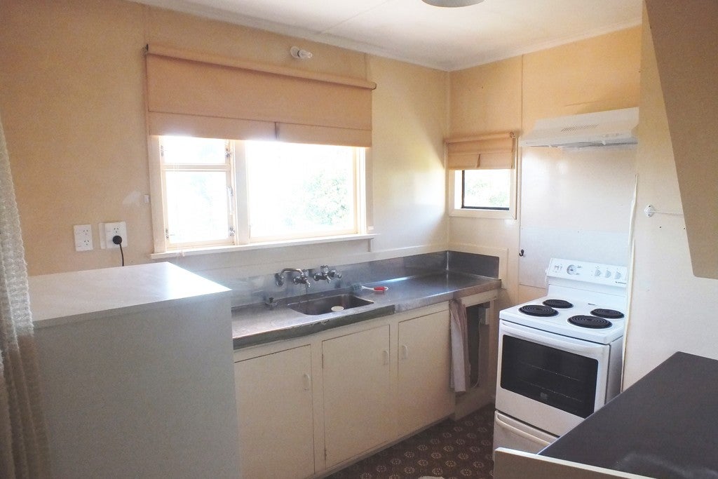 5 Aparangi Crescent, Elsdon, Porirua - Carousel 2