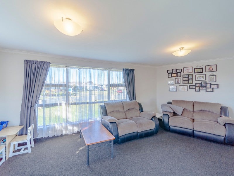 8 Glamorgan Avenue, Tamatea, Napier - Carousel 2