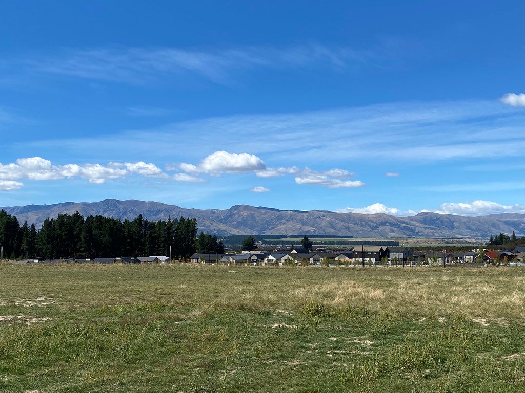 6 Bonspiel Road, WANAKA - Carousel 1