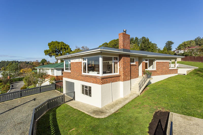 4 Colquhoun Street, Glenross, Dunedin - Carousel 1