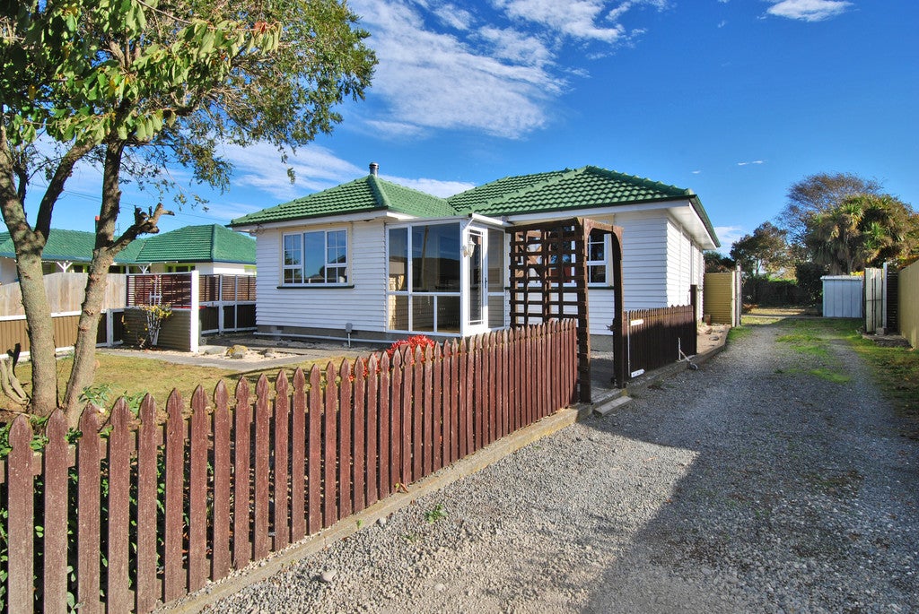 7 Tauiwi Crescent, Hei Hei, Christchurch - Carousel 1