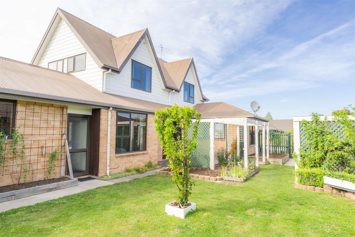 2 Ben Nevis Drive, Broomfield, Christchurch - Carousel 1