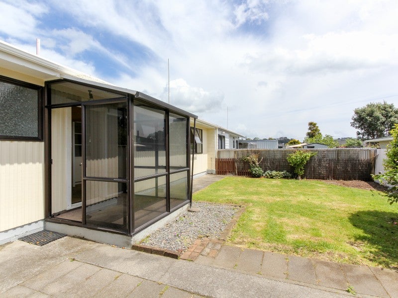 2/458 Saint Aubyn Street, Moturoa, New Plymouth - Carousel 2