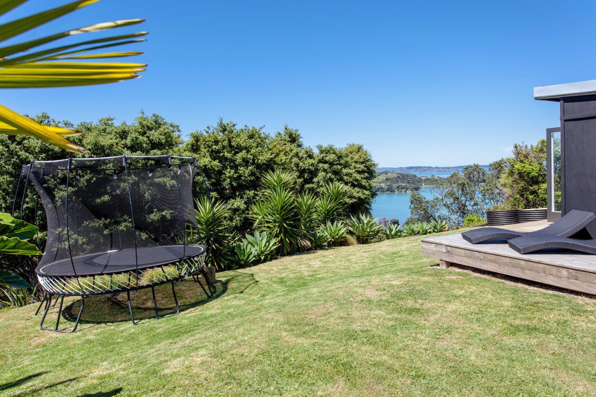 20 Burrell Road Extension, Oneroa, Waiheke Island - Carousel 2
