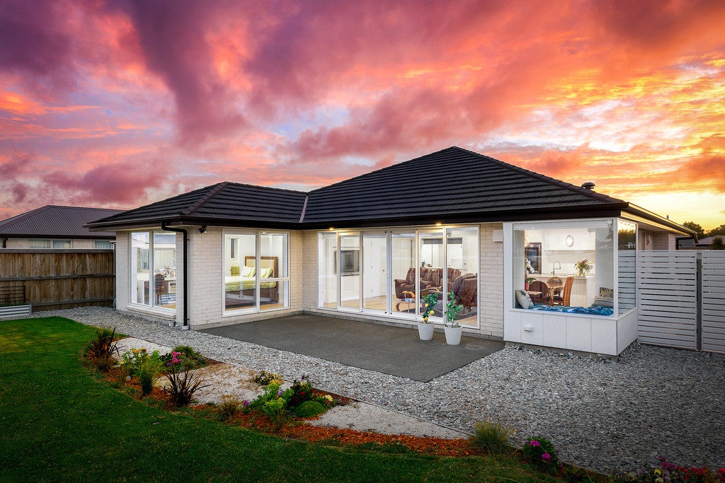 10 Clegg Street, Woodend, Woodend - Carousel 1