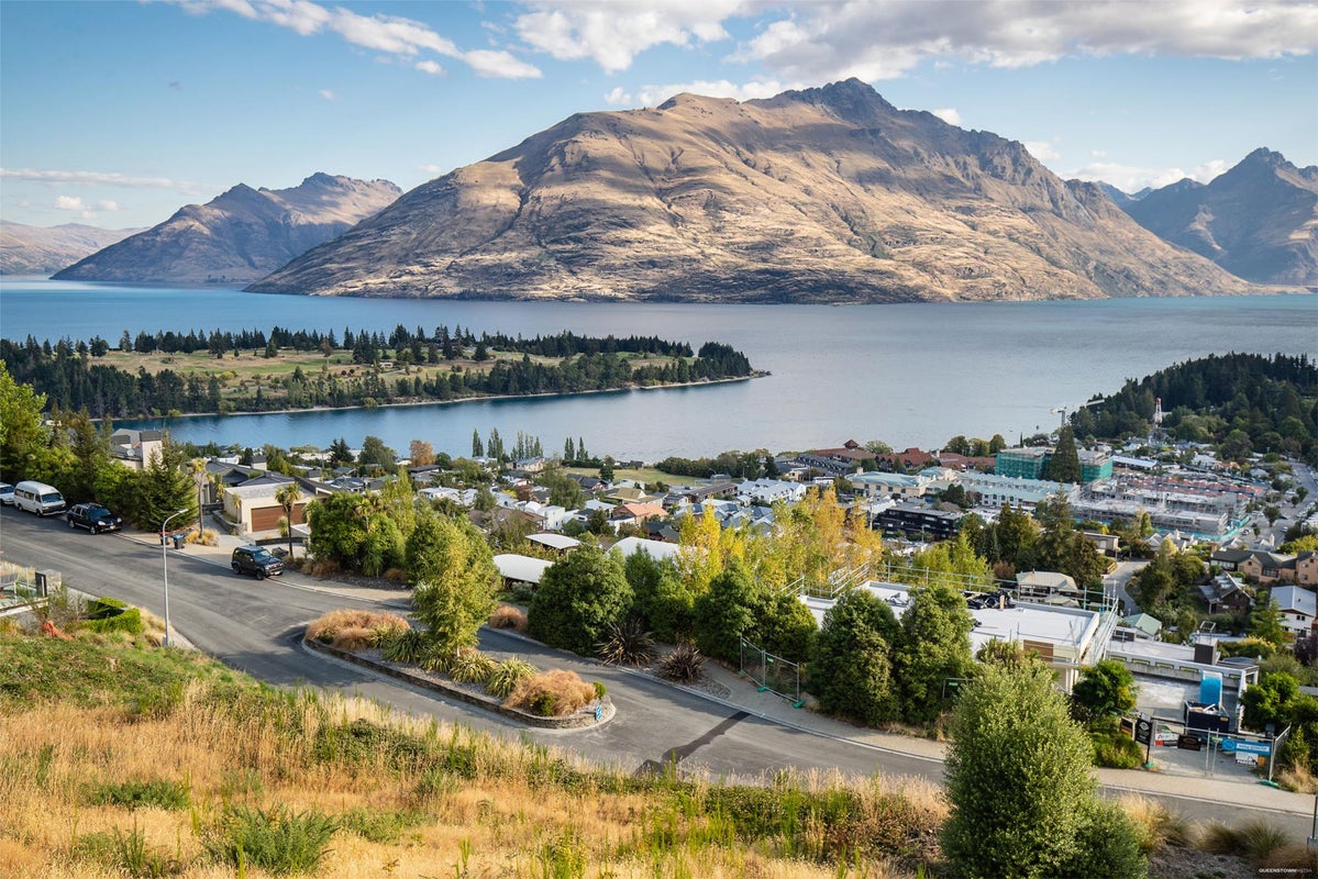 29 Belfast Terrace, Queenstown, Queenstown - Carousel 2