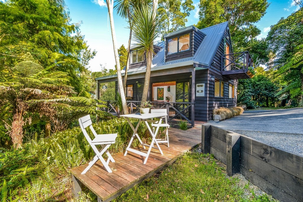 23 Tanglewood Place, Cockle Bay, Auckland - Carousel 1