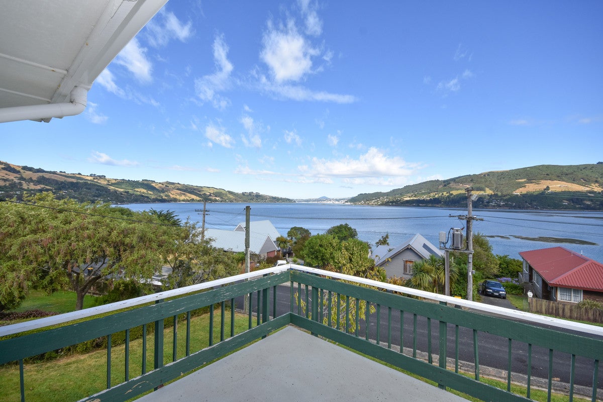 19 Bayne Terrace, Macandrew Bay, Dunedin - Carousel 1