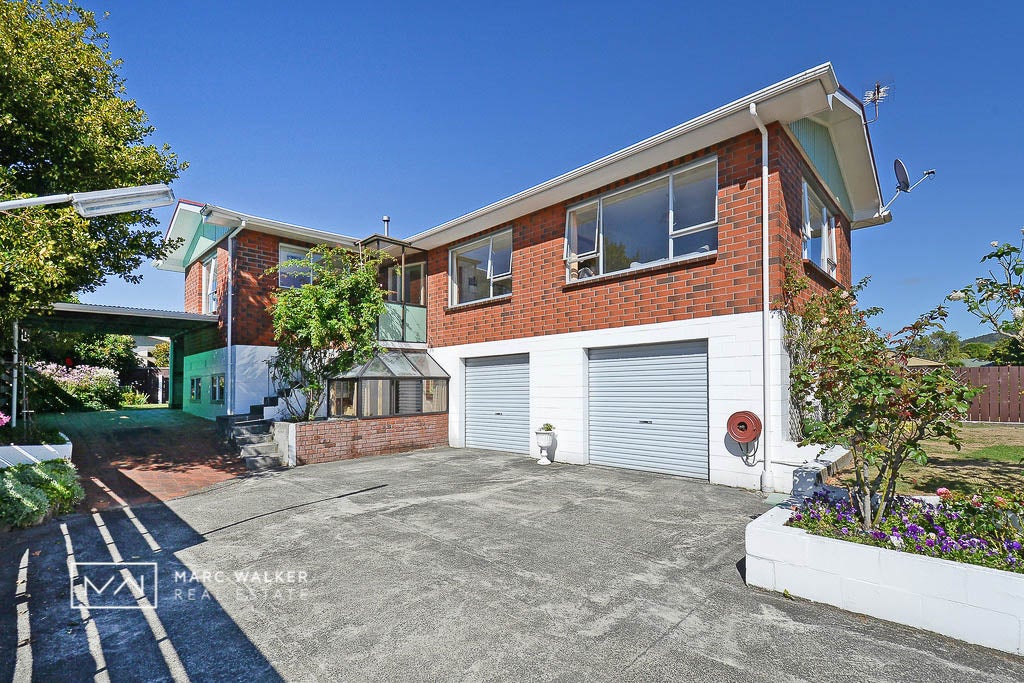 36 Pasadena Crescent, Totara Park, Upper Hutt - Carousel 1