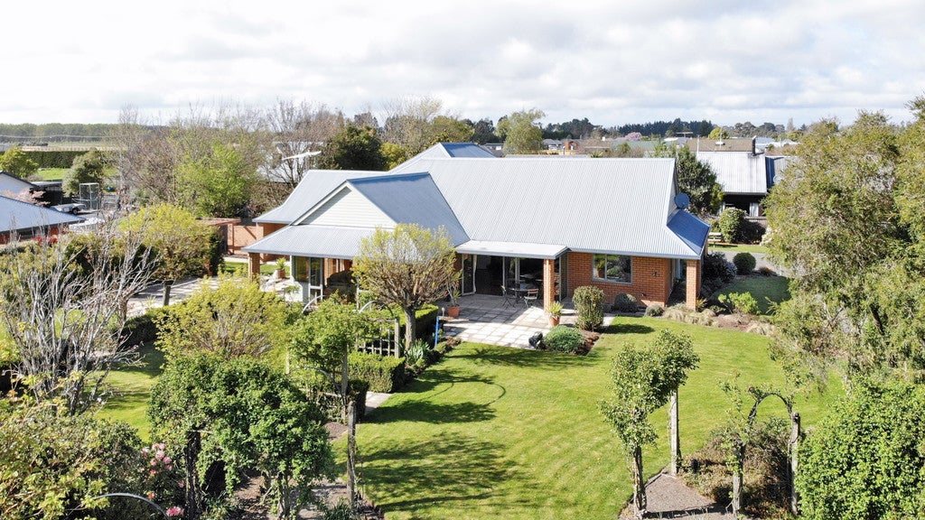 55 Eders Road, Woodend, Woodend - Carousel 2