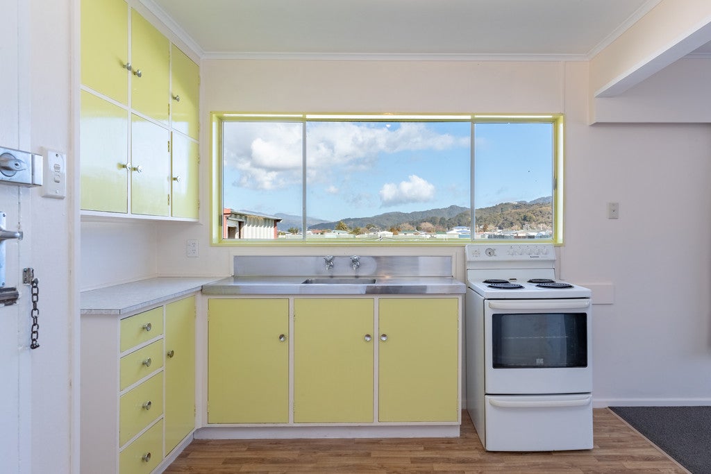 12B Matthews Road, Arakura, Wainuiomata - Carousel 2