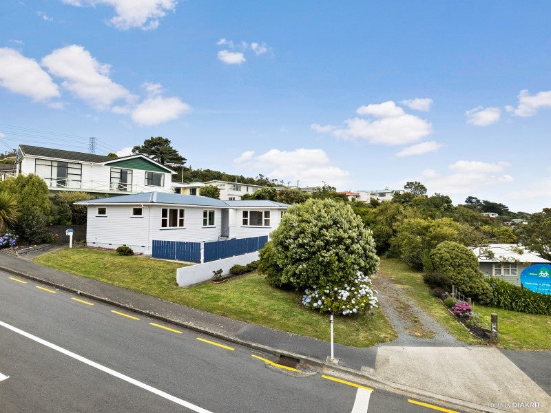 16 Bancroft Terrace, Newlands, Wellington - Carousel 2