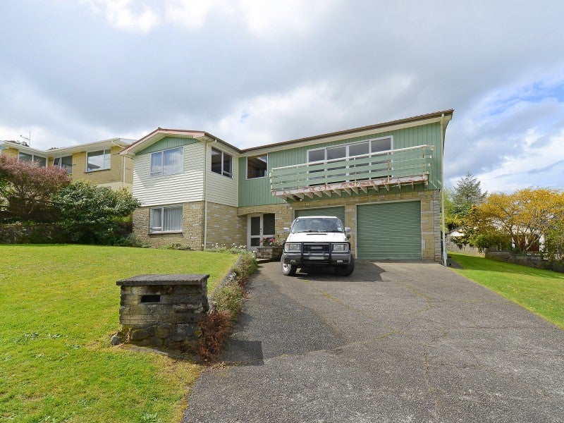 18 Sunnyview Drive, Brown Owl, Upper Hutt - Carousel 20
