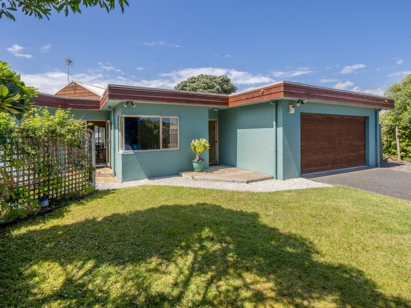 9 Reeves Street, Waikanae Beach, Waikanae - Carousel 1