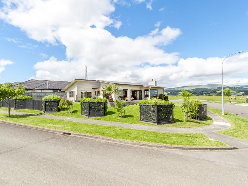1 Varsity Heights, Fitzherbert, Palmerston North - Carousel 22