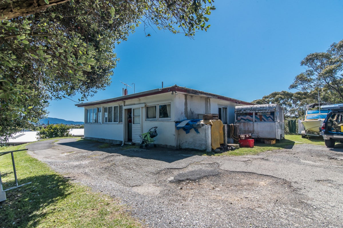 88 Raumati Road, Raumati Beach, Paraparaumu - Carousel 2