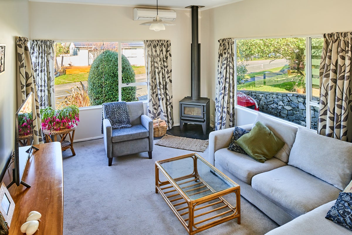 3 Woolwich Close, Whitby, Porirua - Carousel 2
