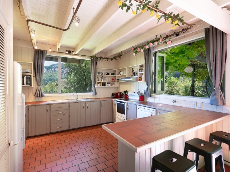 16 McKerrow Place, Sunshine Bay, Queenstown - Carousel 1