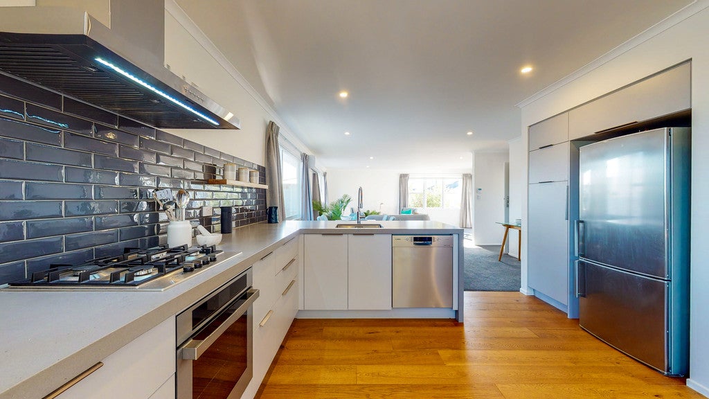 34 Westview Grove, Miramar, Wellington - Carousel 1