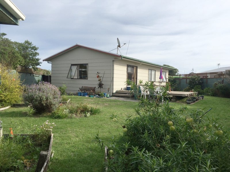 5 Reeves Street, Waikanae Beach, Waikanae - Carousel 1