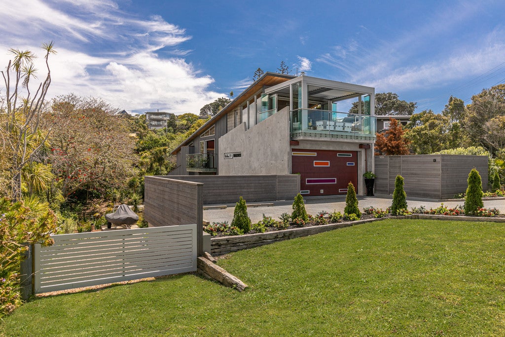 15 Korora Road, Oneroa, Waiheke Island - Carousel 1
