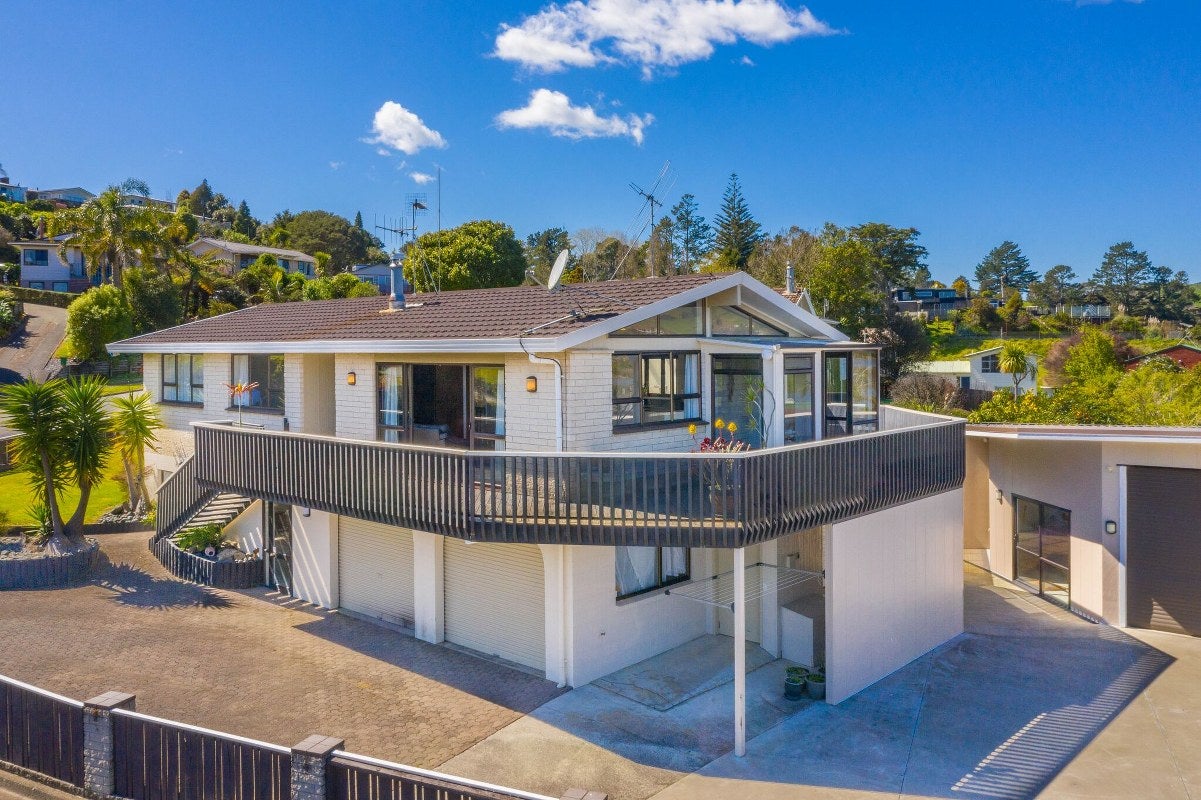 22 Lakeview Terrace, Huntly, Huntly - Carousel 1