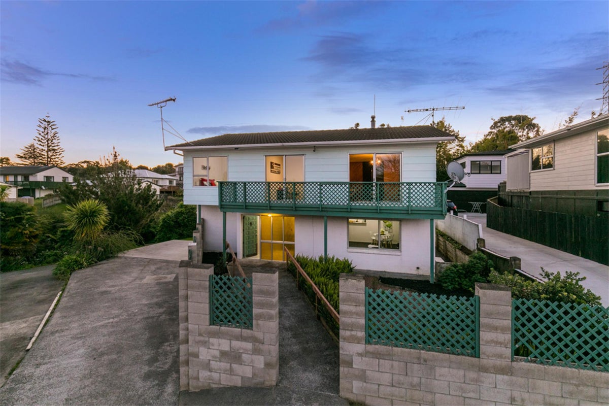 37 Vina Place, Massey, Auckland - Carousel 1