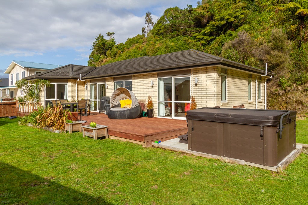7 Aran More Place, Belmont, Lower Hutt - Carousel 2