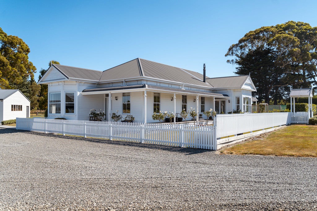 76F Willow Park Drive, Masterton - Carousel 1