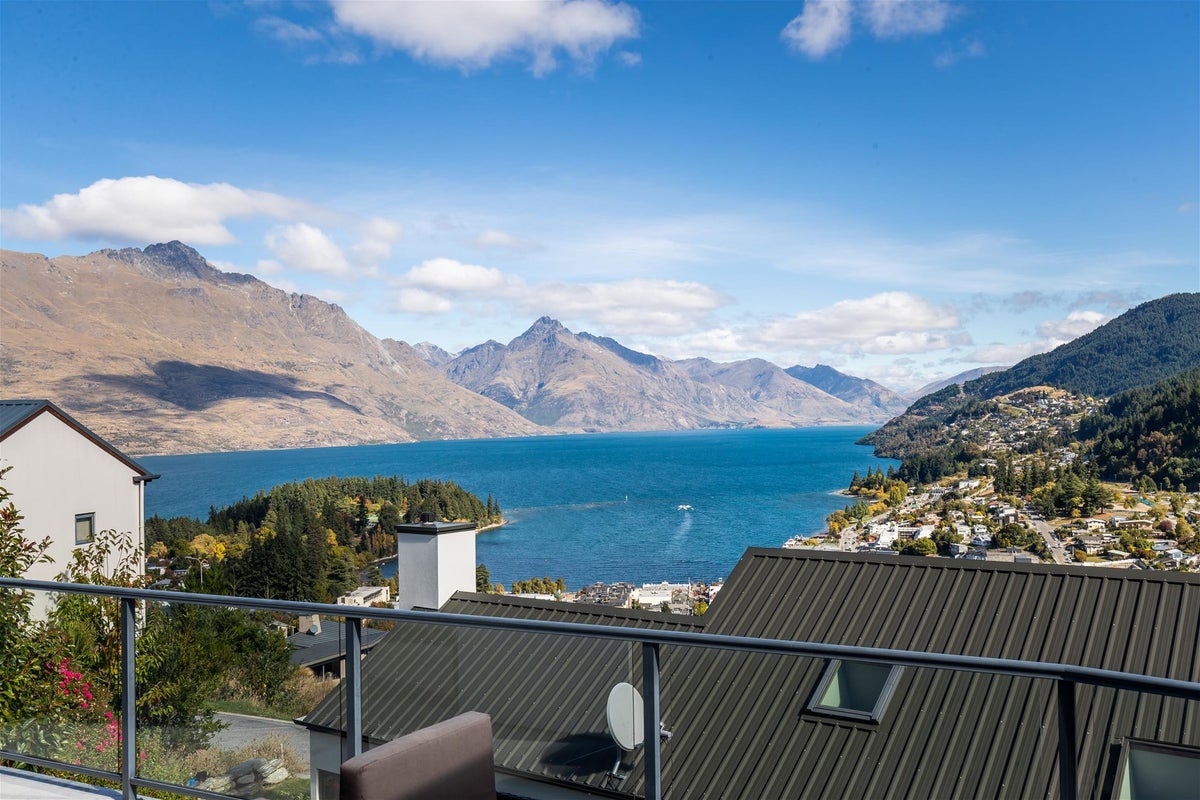 56B Belfast Terrace, Queenstown, Queenstown - Carousel 1