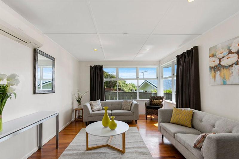 16 Leona Way, Paparangi, Wellington - Carousel 1