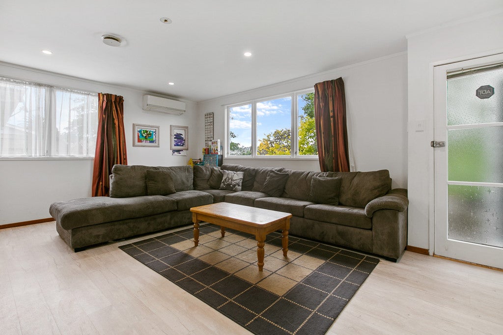 25 Arlette Place, Massey, Auckland - Carousel 2