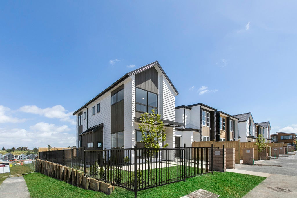 233 Jack Lachlan Drive, Beachlands, Auckland - Carousel 1