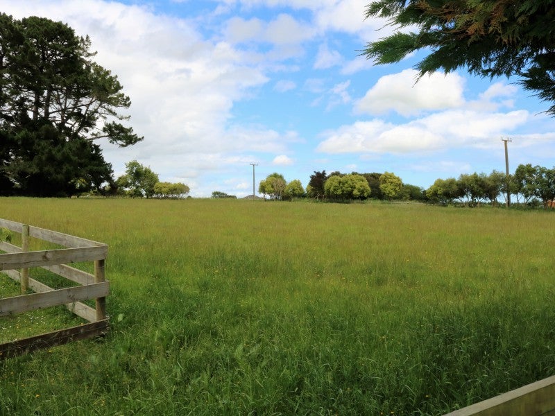 5 Laward Road, Shannon, Palmerston North - Carousel 2