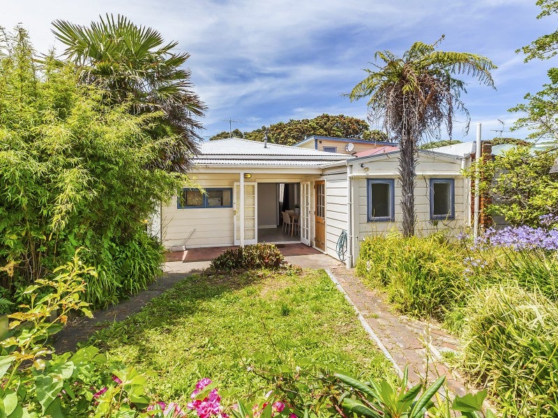 32 Kilbirnie Crescent, Kilbirnie, Wellington - Carousel 1