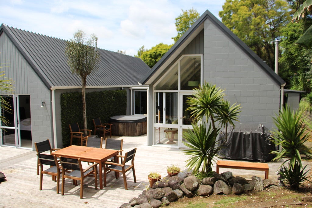 10 Doralto Road, Frankleigh Park, New Plymouth - Carousel 1