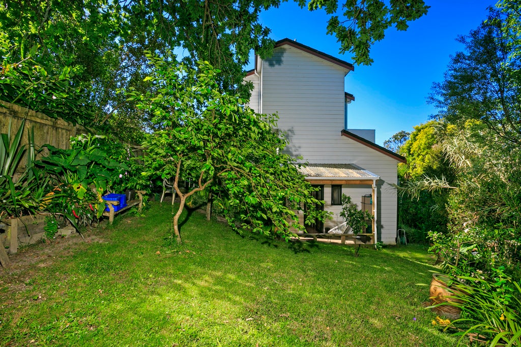2 Hauraki Crescent, Pinehill, North Shore City - Carousel 19