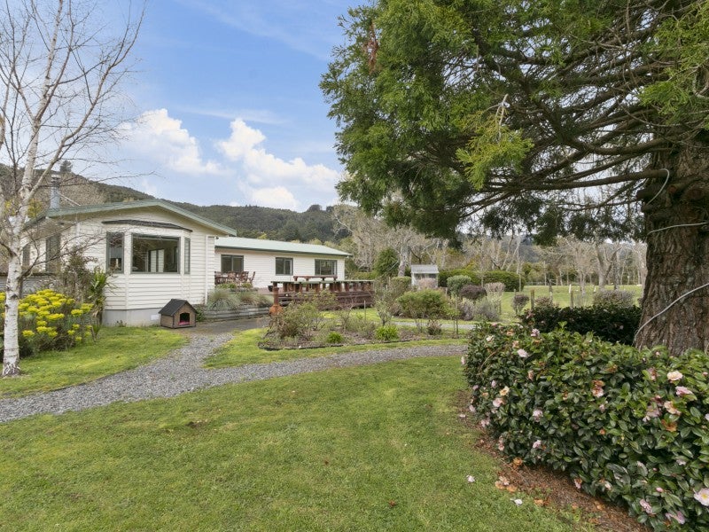 393 Moores Valley Road, Wainuiomata, Lower Hutt - Carousel 1
