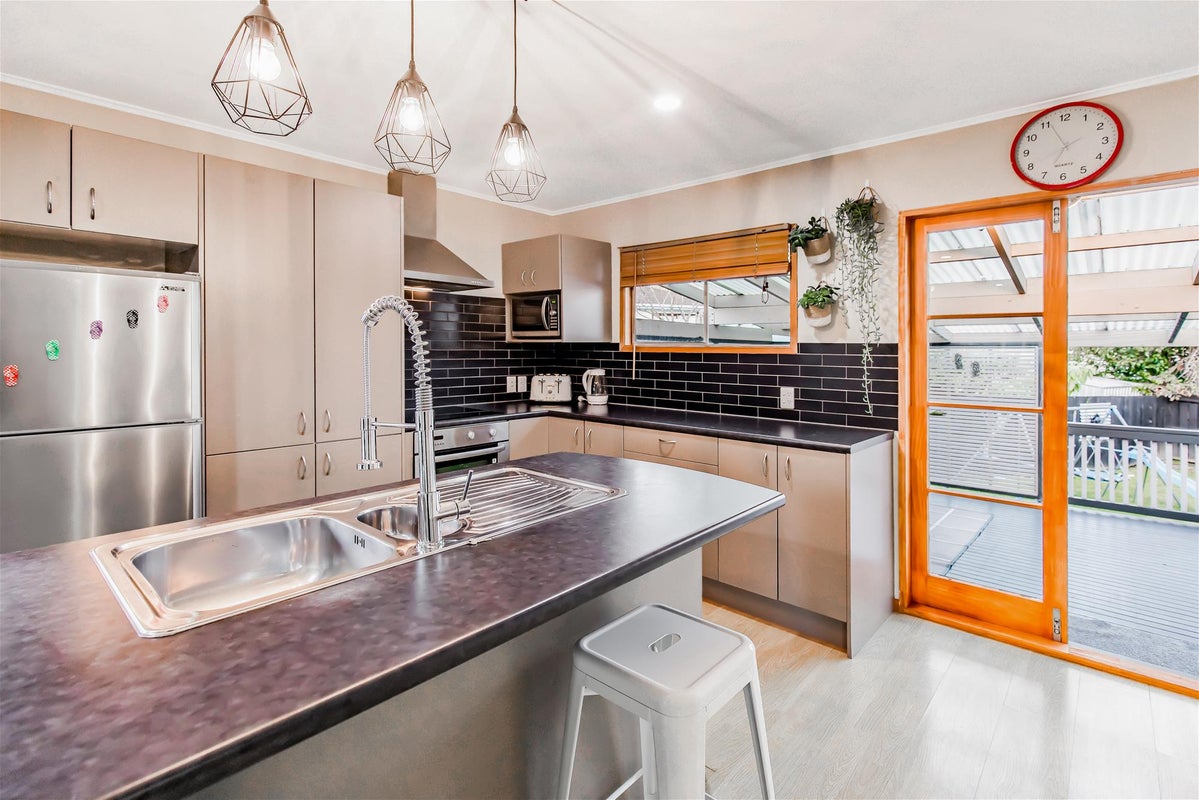4 Albemarle Place, Massey, Auckland - Carousel 17